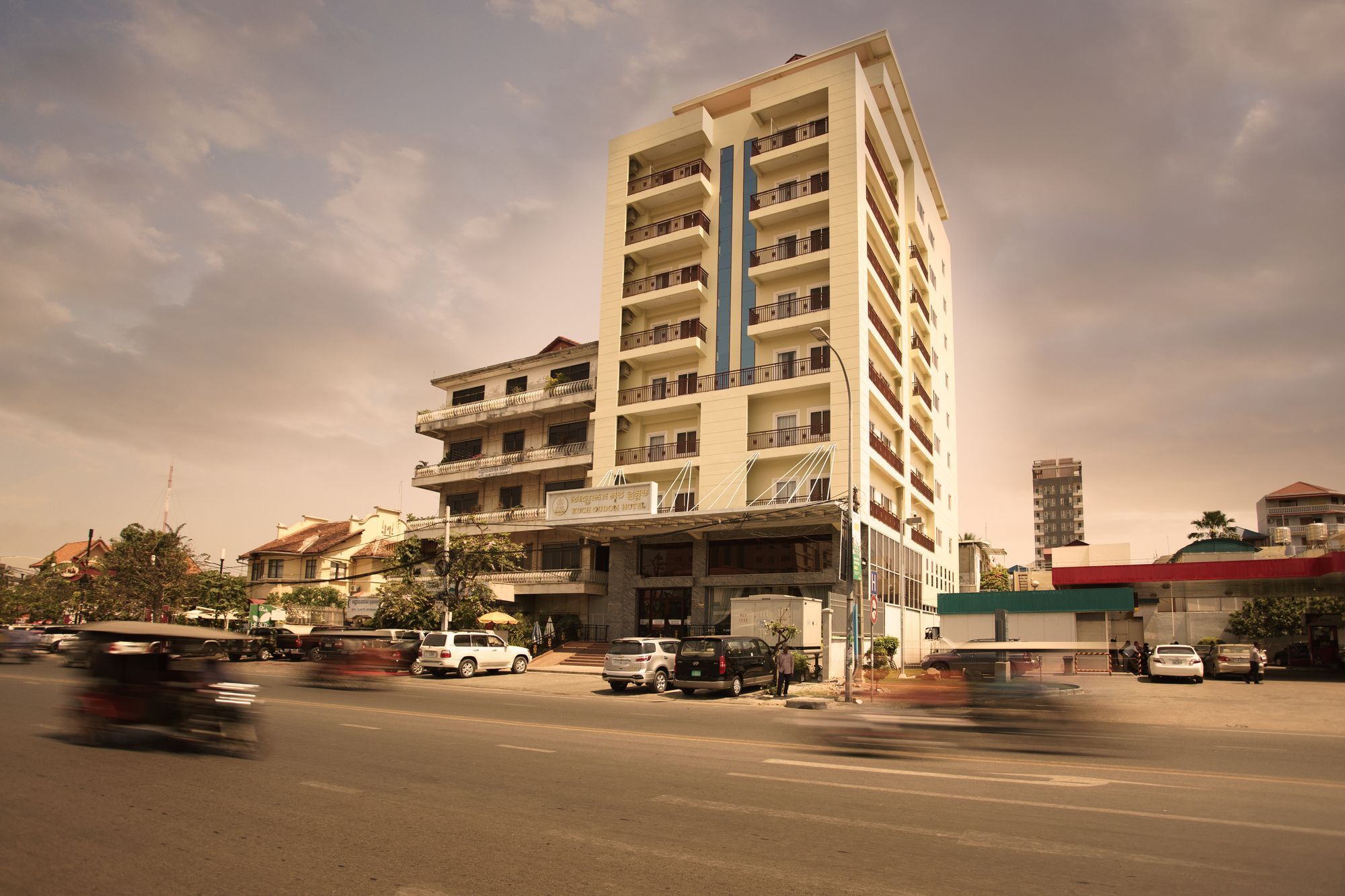 Kuch Oudom Hotel Phnom Pen Exterior foto