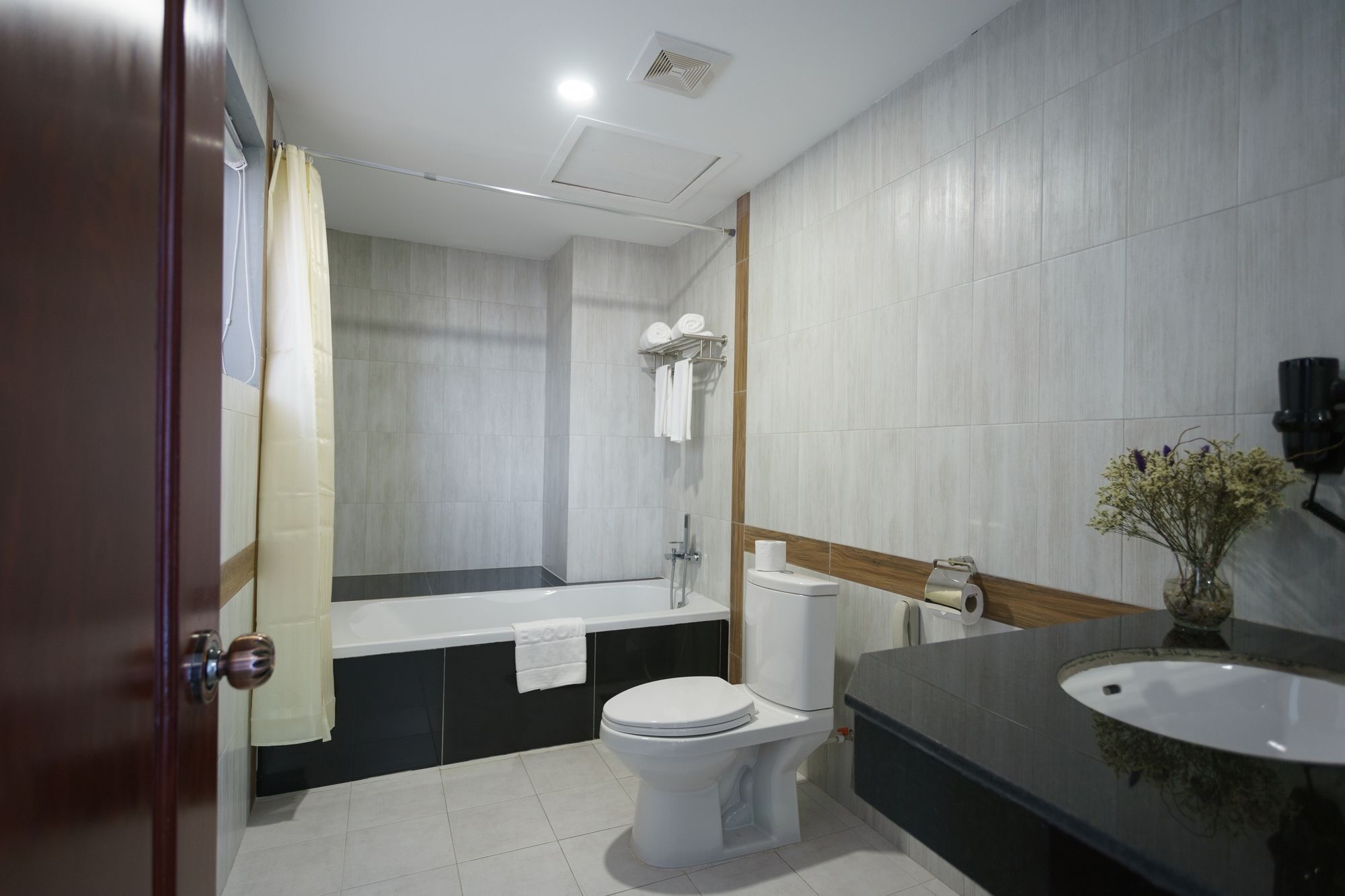 Kuch Oudom Hotel Phnom Pen Exterior foto